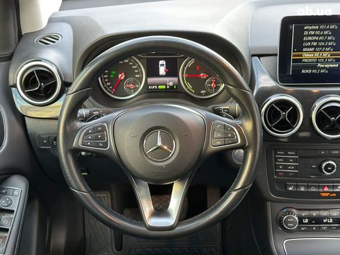 Mercedes-Benz B-Класс 2017 красный - фото 20
