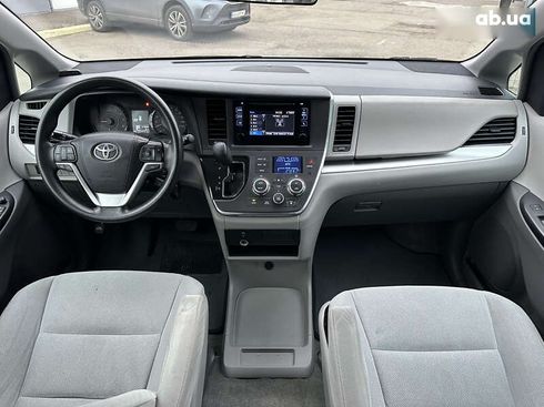 Toyota Sienna 2016 - фото 15