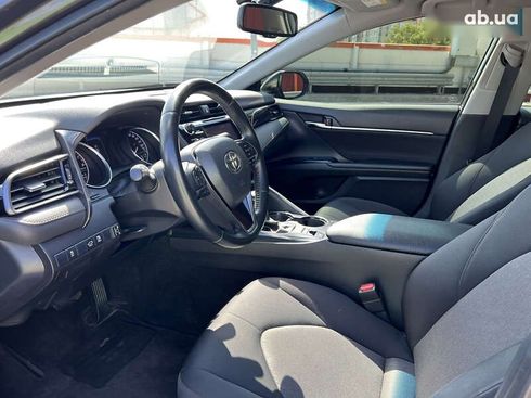 Toyota Camry 2019 - фото 11