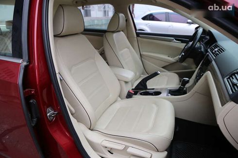 Volkswagen Passat 2017 - фото 12