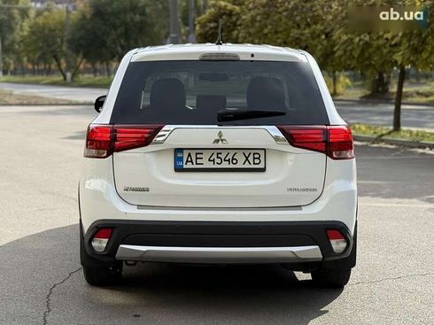 Mitsubishi Outlander 2015 - фото 6