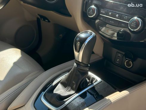 Nissan Rogue 2017 красный - фото 30
