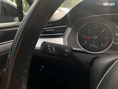 Volkswagen Passat 2017 - фото 25