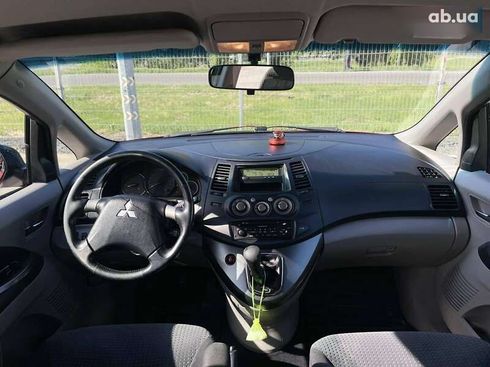 Mitsubishi Grandis 2005 - фото 17