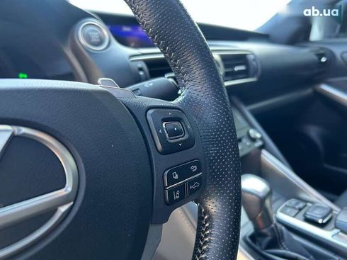 Lexus IS 2018 - фото 20