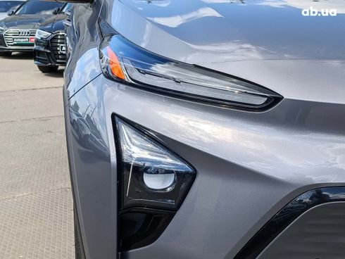 Chevrolet Bolt 2022 серый - фото 2