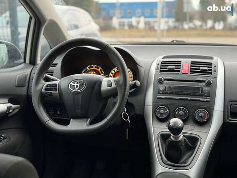 Toyota Auris 2012 - фото 10