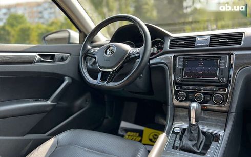 Volkswagen Passat 2018 - фото 17