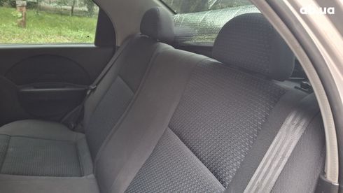 Chevrolet Aveo 2005 серебристый - фото 4