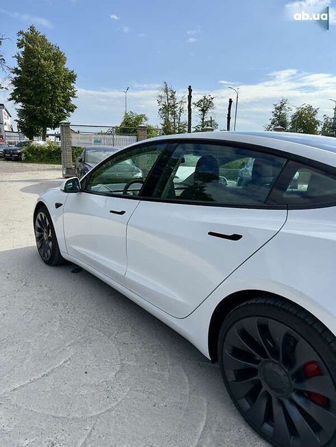 Tesla Model 3 2022 - фото 11