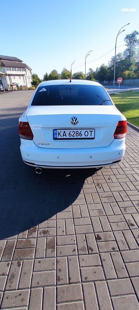 Volkswagen Polo 2016 белый - фото 6