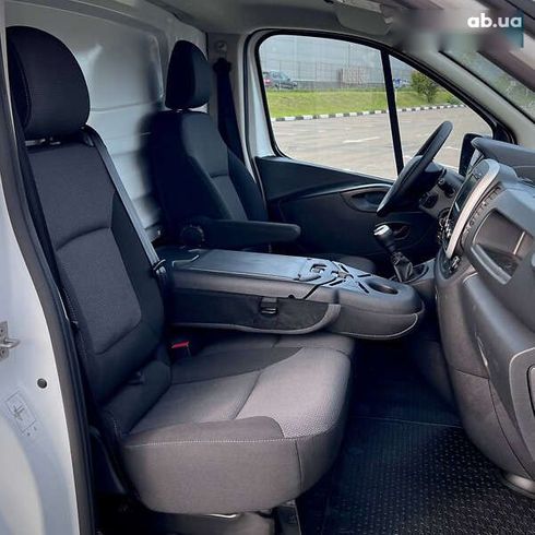 Renault Trafic 2021 - фото 22