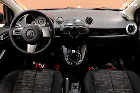 Mazda 2 2010 красный - фото 6