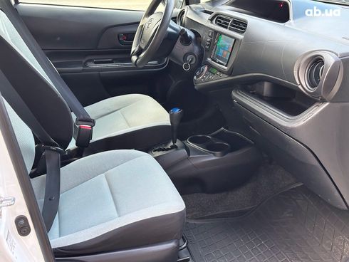 Toyota Aqua 2015 белый - фото 19