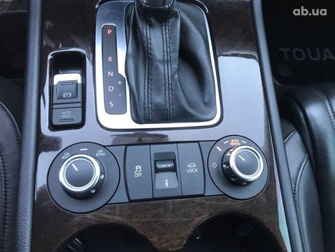 Volkswagen Touareg 2012 черный - фото 5