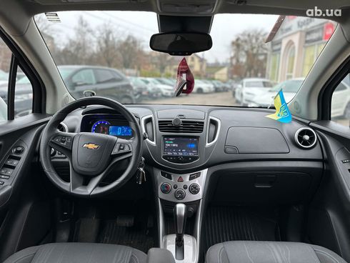 Chevrolet Trax 2016 серый - фото 31