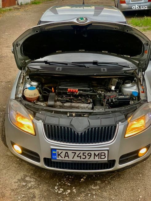 Skoda Fabia 2009 серебристый - фото 4