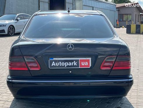 Mercedes-Benz E-Класс 2001 черный - фото 8