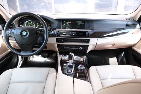 BMW 5 серия 2013 серый - фото 5