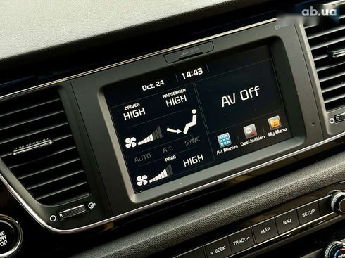 Kia Carnival 2017 - фото 30