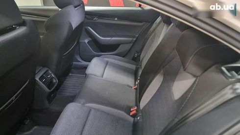 Skoda Octavia 2021 - фото 7