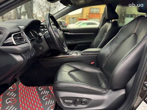 Toyota Camry 2019 - фото 25