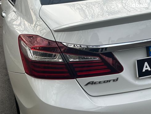 Honda Accord 2016 белый - фото 10