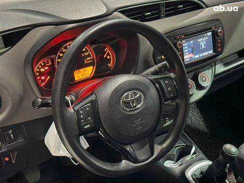 Toyota Yaris 2018 черный - фото 4