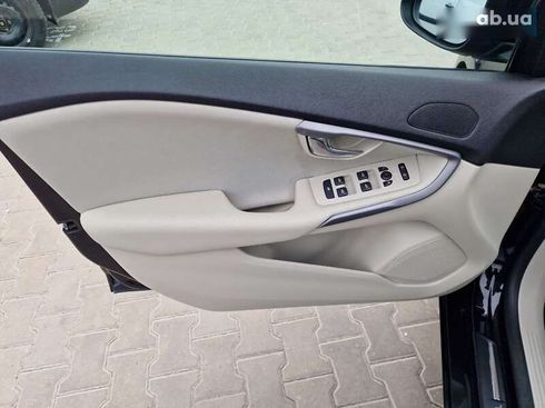 Volvo V40 2018 - фото 18