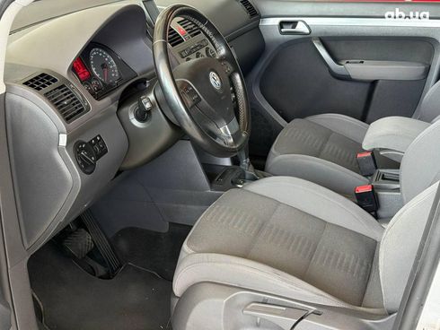 Volkswagen Touran 2010 серый - фото 9