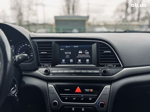 Hyundai Elantra 2016 белый - фото 19