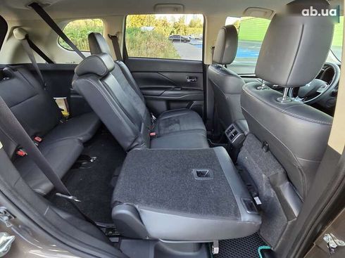 Mitsubishi Outlander 2018 - фото 26