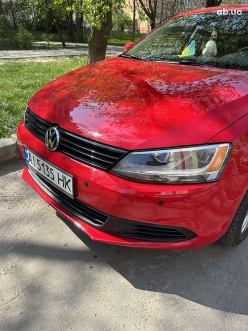 Volkswagen Jetta 2013 красный - фото 3
