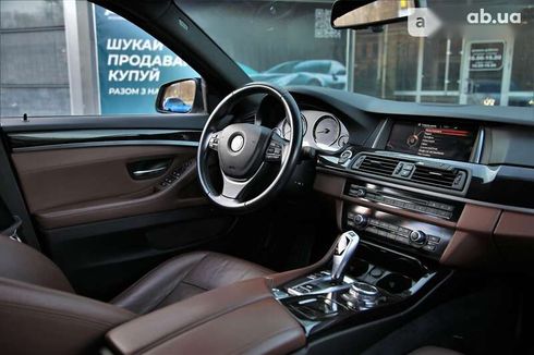 BMW 5 серия 2015 - фото 12