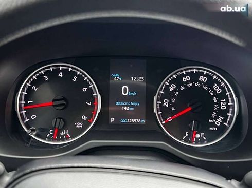Toyota RAV4 2021 - фото 20