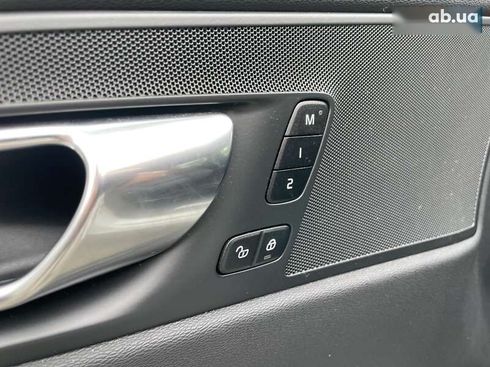 Volvo XC60 2022 - фото 15