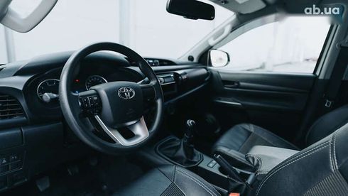 Toyota Hilux 2019 - фото 23