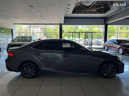Lexus IS 2017 - фото 8