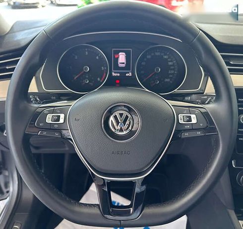 Volkswagen Passat 2019 - фото 17