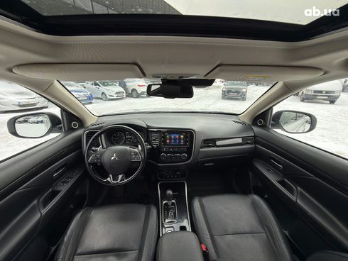 Mitsubishi Outlander 2016 белый - фото 42