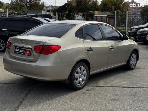 Hyundai Elantra 2010 бежевый - фото 4