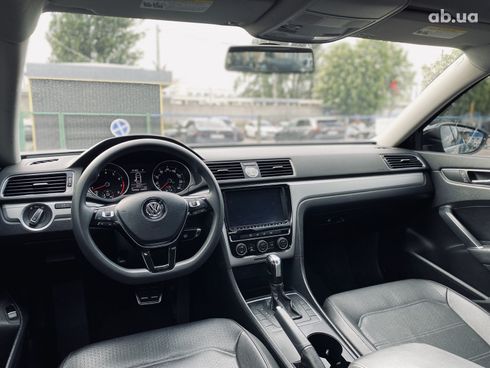 Volkswagen Passat 2016 черный - фото 16