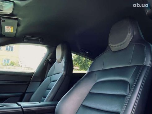 Porsche Taycan 2021 - фото 19