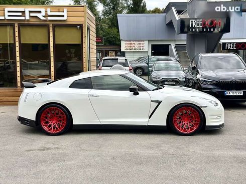 Nissan GT-R 2013 - фото 8