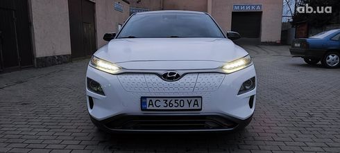 Hyundai Kona Electric 2021 белый - фото 8