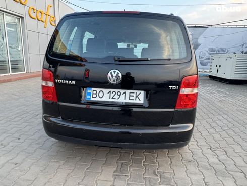 Volkswagen Touran 2005 черный - фото 3