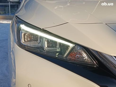 Nissan Leaf 2018 белый - фото 12