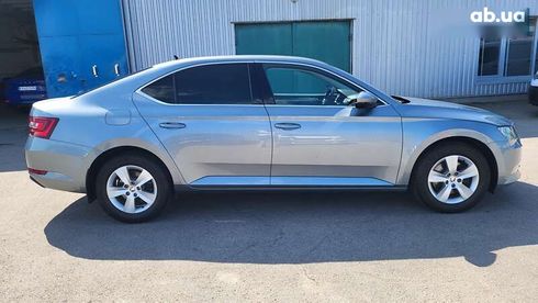 Skoda Superb 2019 - фото 21