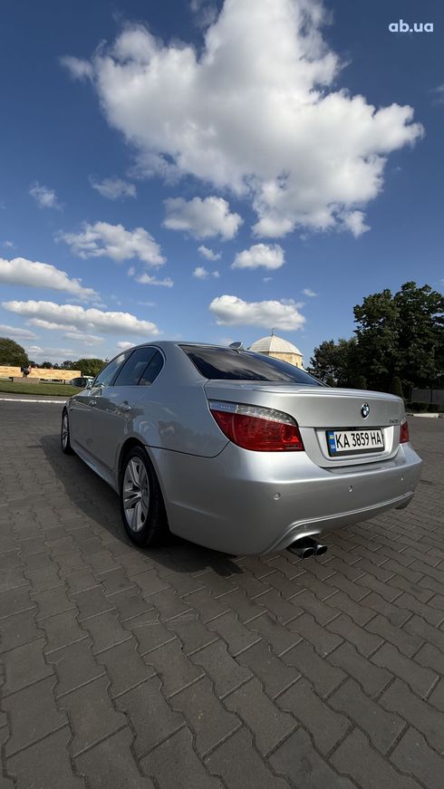 BMW 5 серия 2009 серебристый - фото 18
