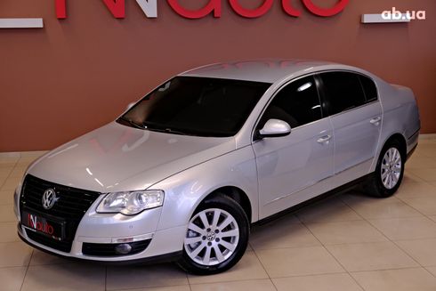 Volkswagen Passat 2007 серебристый - фото 2